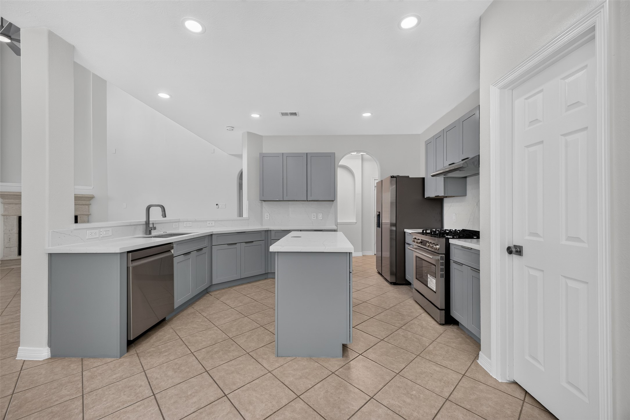 24542 Bella Veneza Drive Property Photo 10