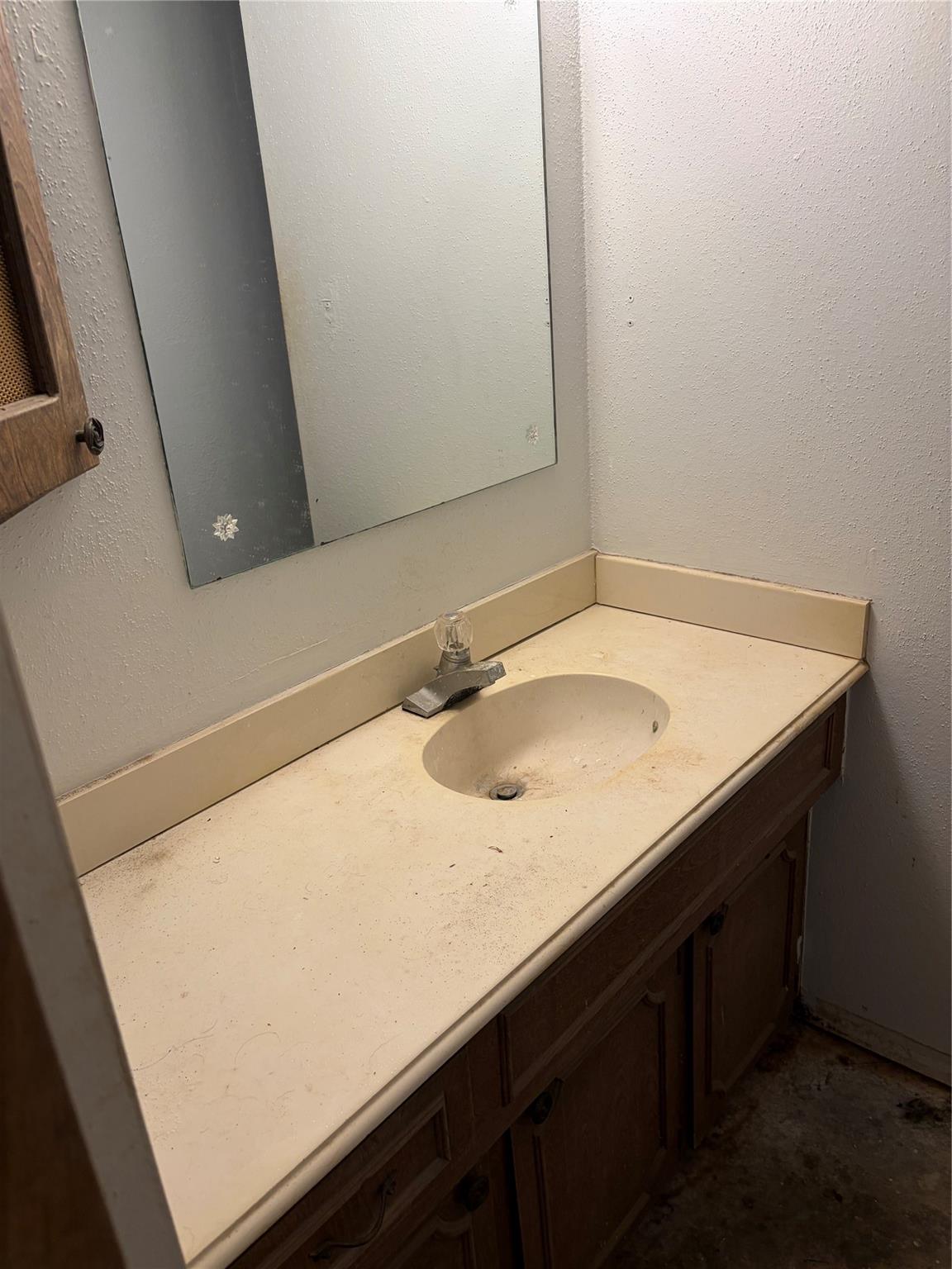 2415 Tinechester Drive Property Photo 10