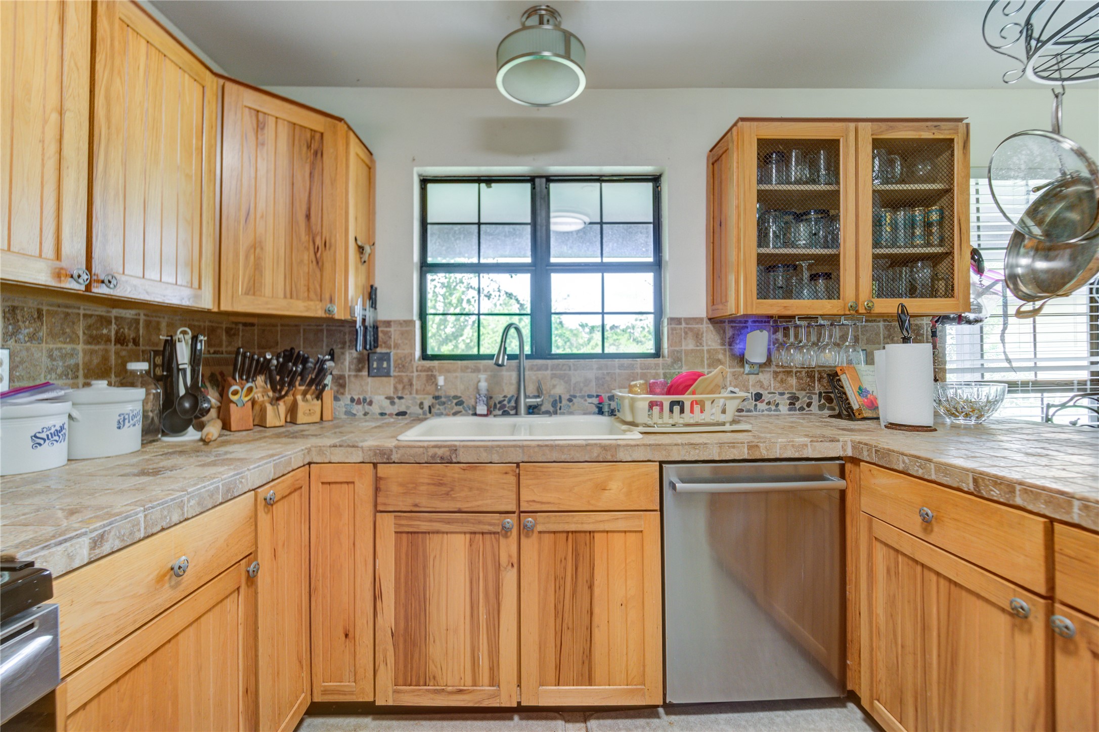 8204 S Humble Camp Road Property Photo 9