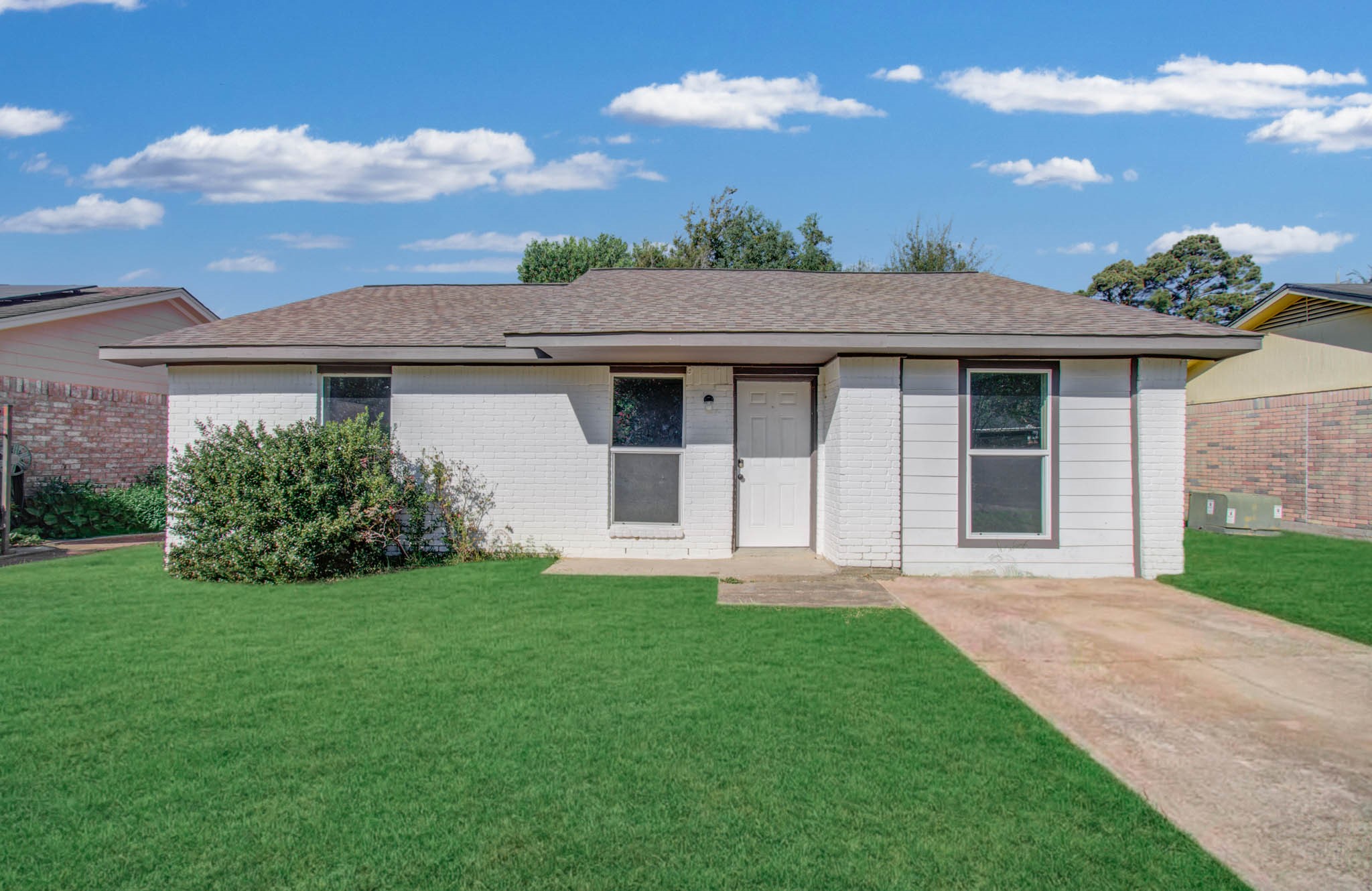 9843 Ribbonwood Street Property Photo 1