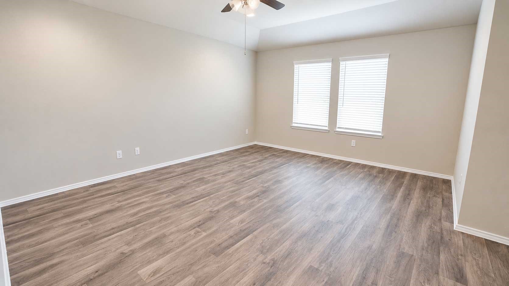 2455 Sutton Hollow Court Property Photo 4