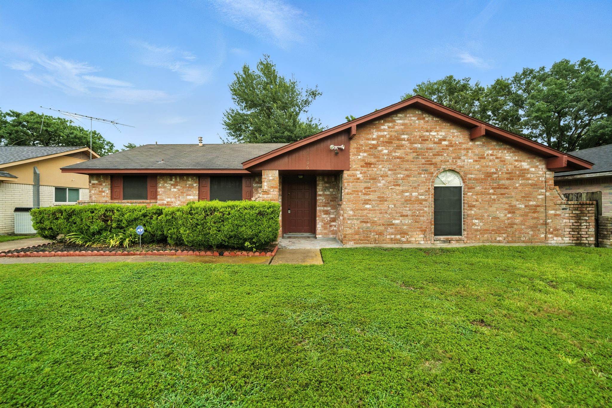 9506 Kell Circle Property Photo 1
