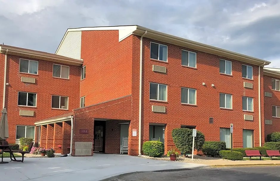 102 E Franklin St Property Photo 1