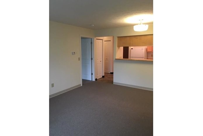 102 E Franklin St Property Photo 5