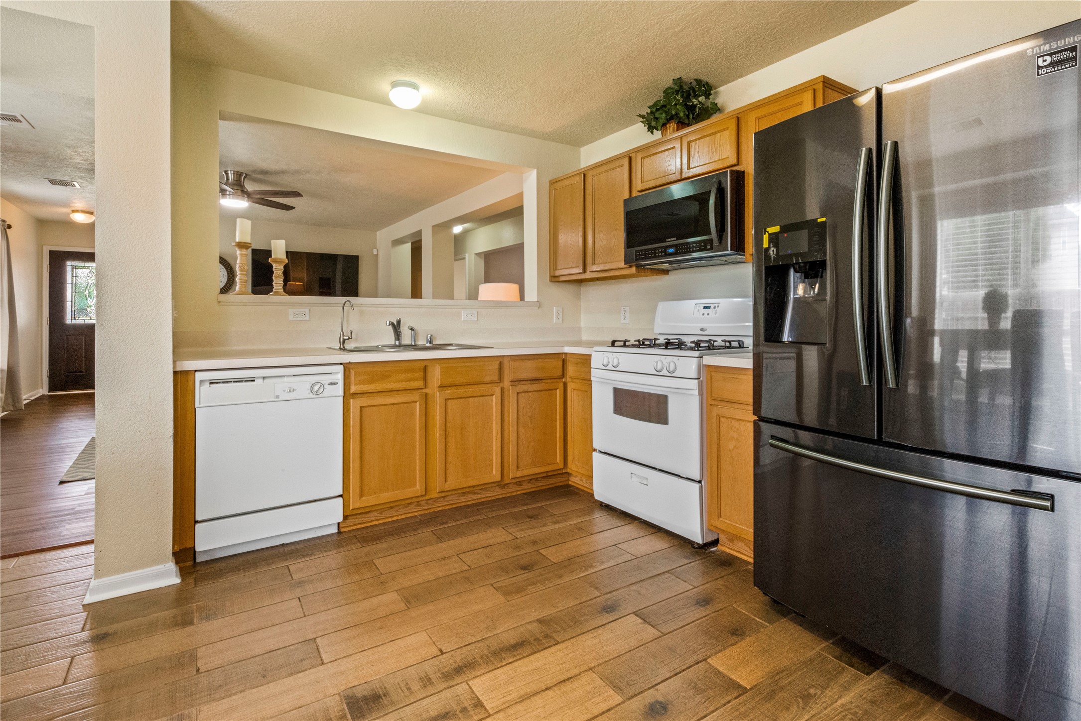 3023 Ribbon Creek Way Property Photo 6