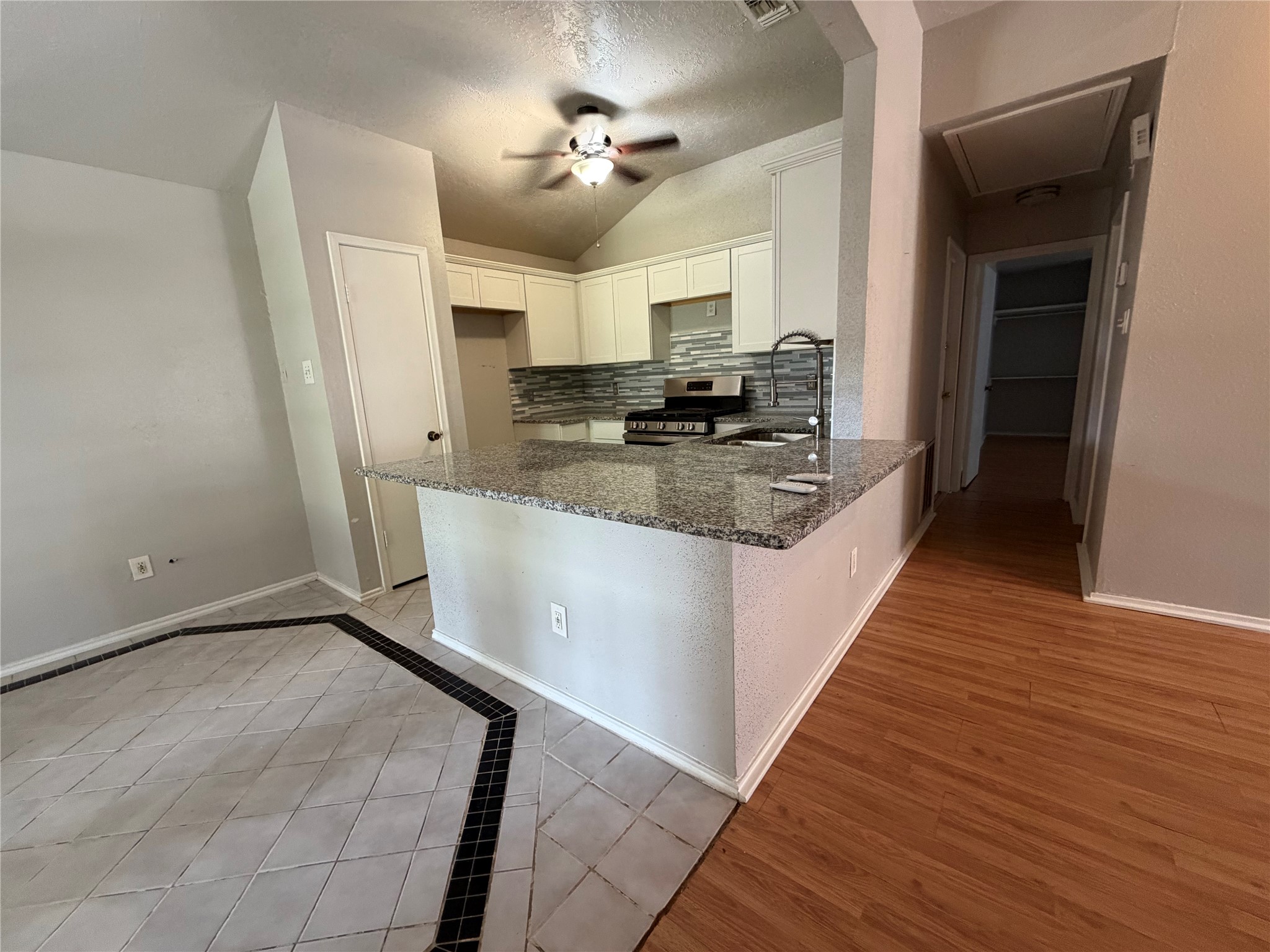 11050 Rainbow Glen Drive Property Photo 3