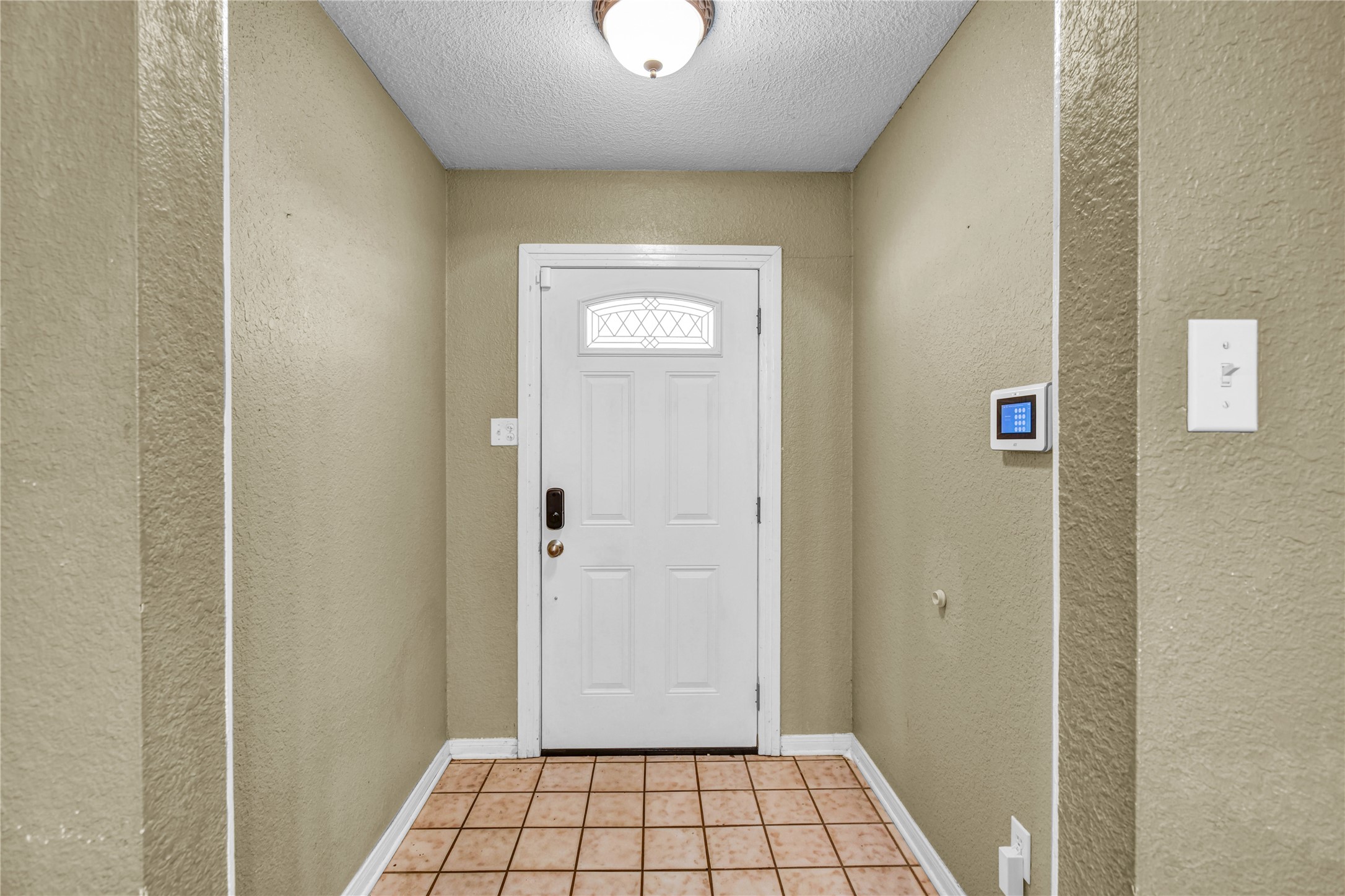 908 Robinhood Lane Property Photo 4