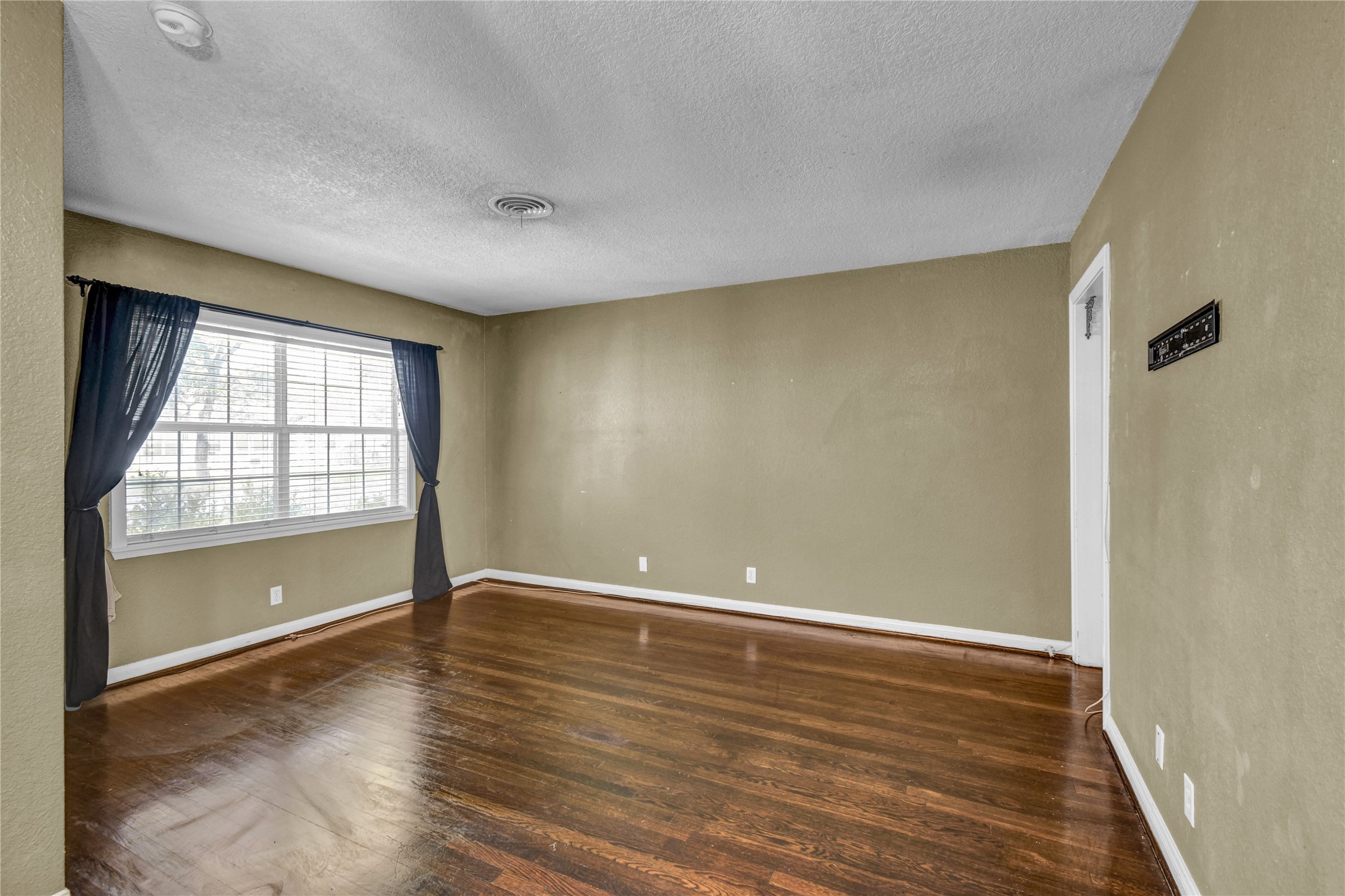 908 Robinhood Lane Property Photo 11