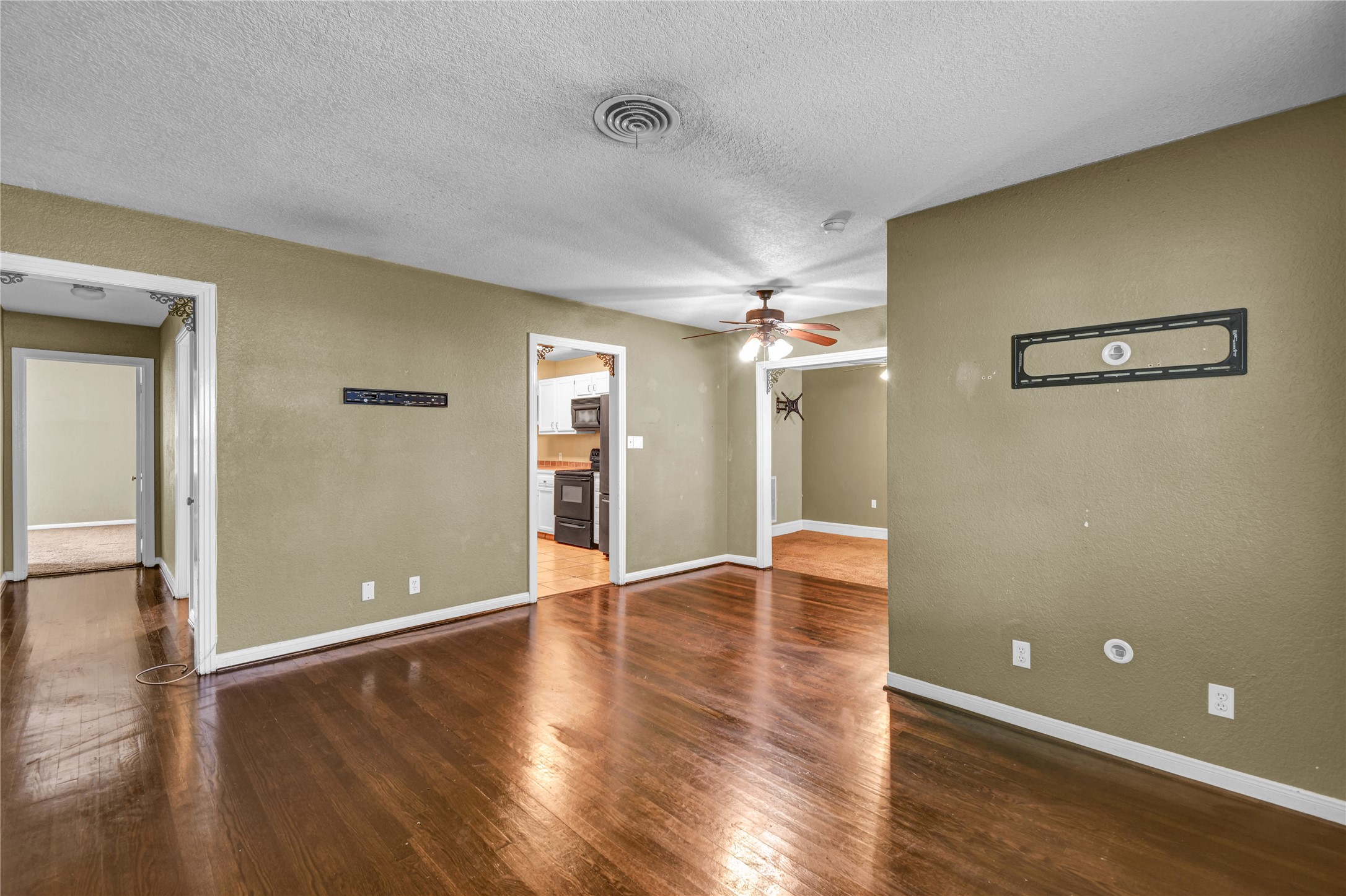 908 Robinhood Lane Property Photo 12