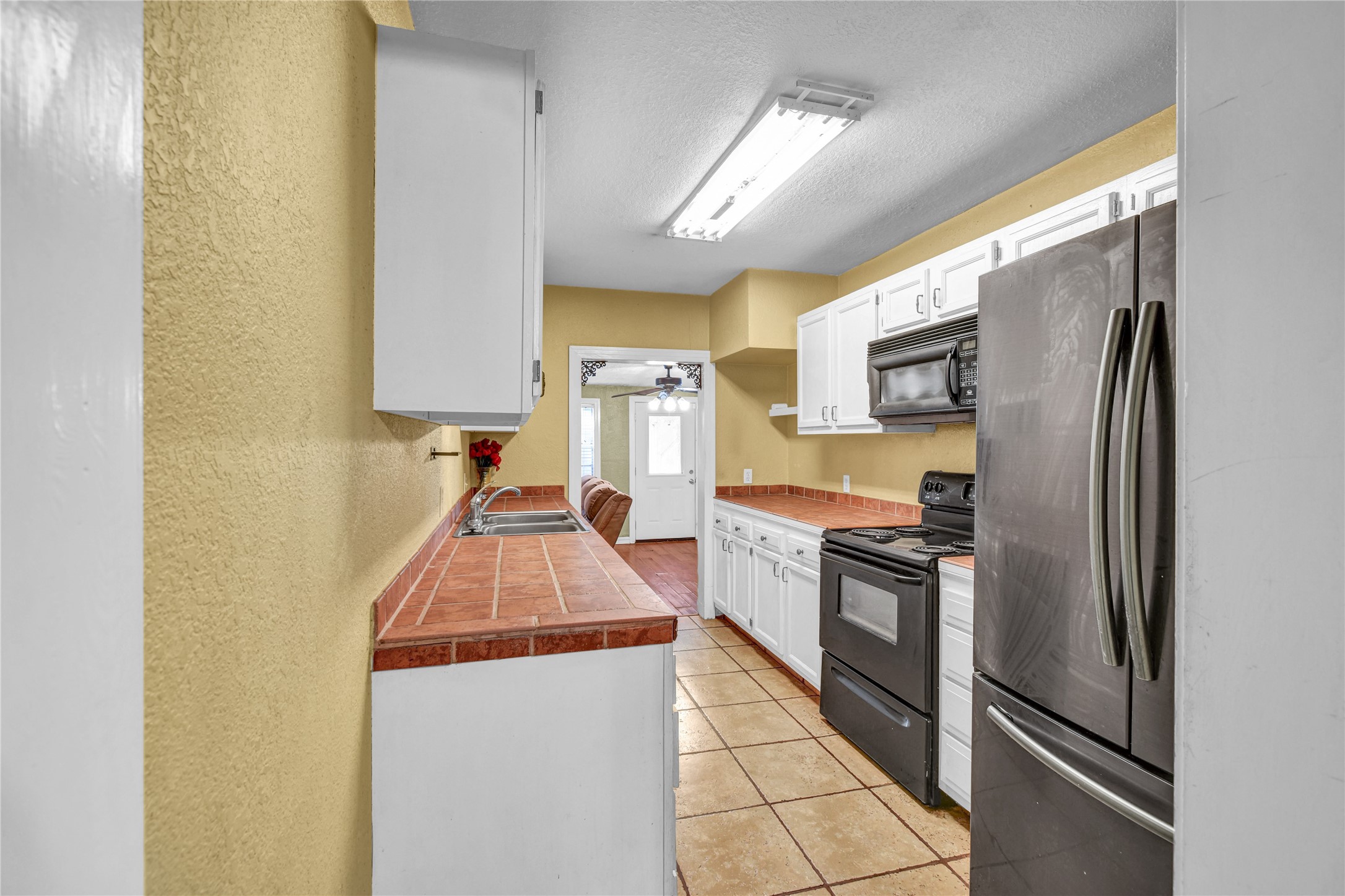 908 Robinhood Lane Property Photo 15