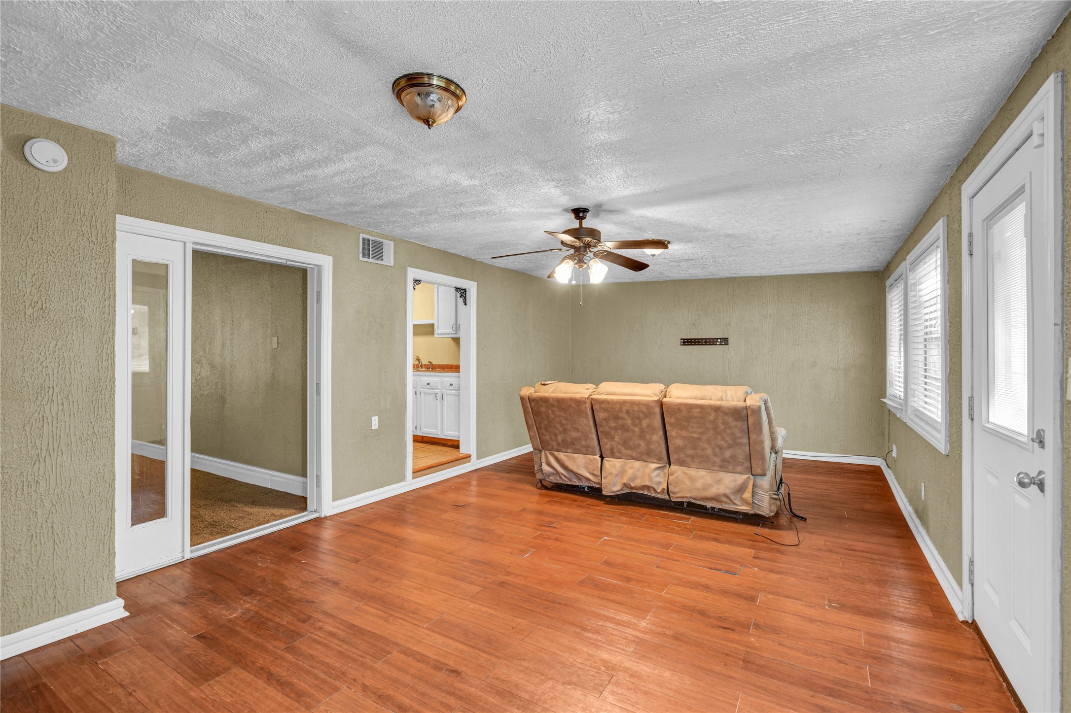 908 Robinhood Lane Property Photo 16