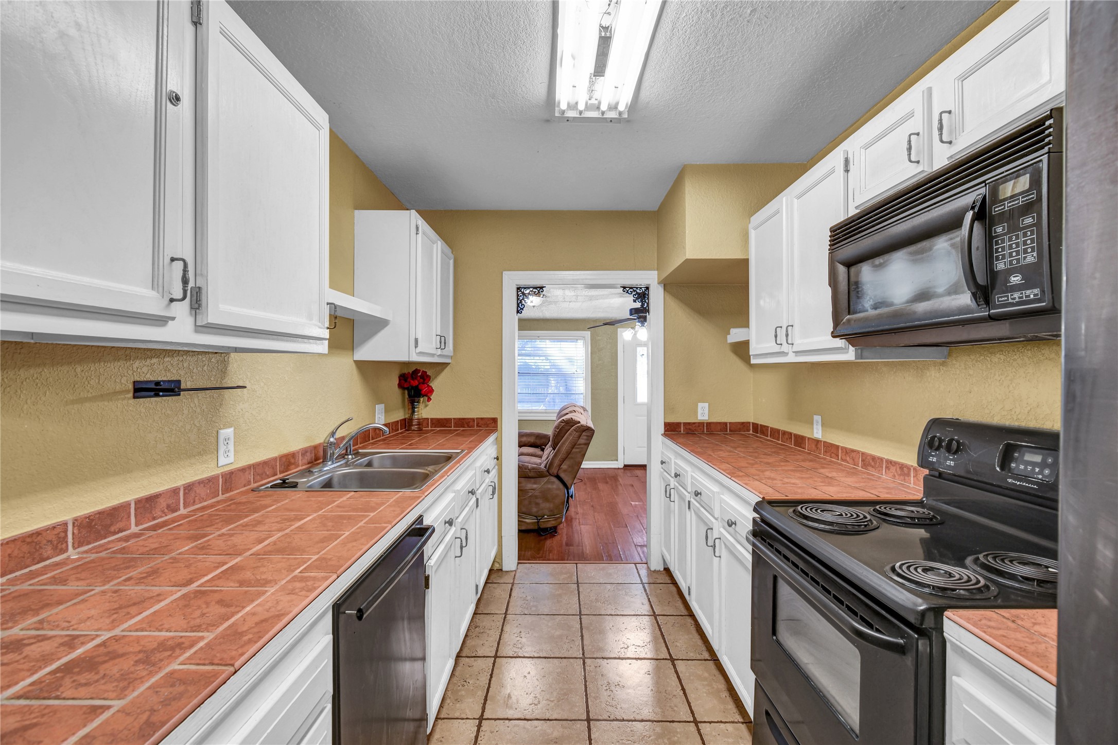 908 Robinhood Lane Property Photo 17