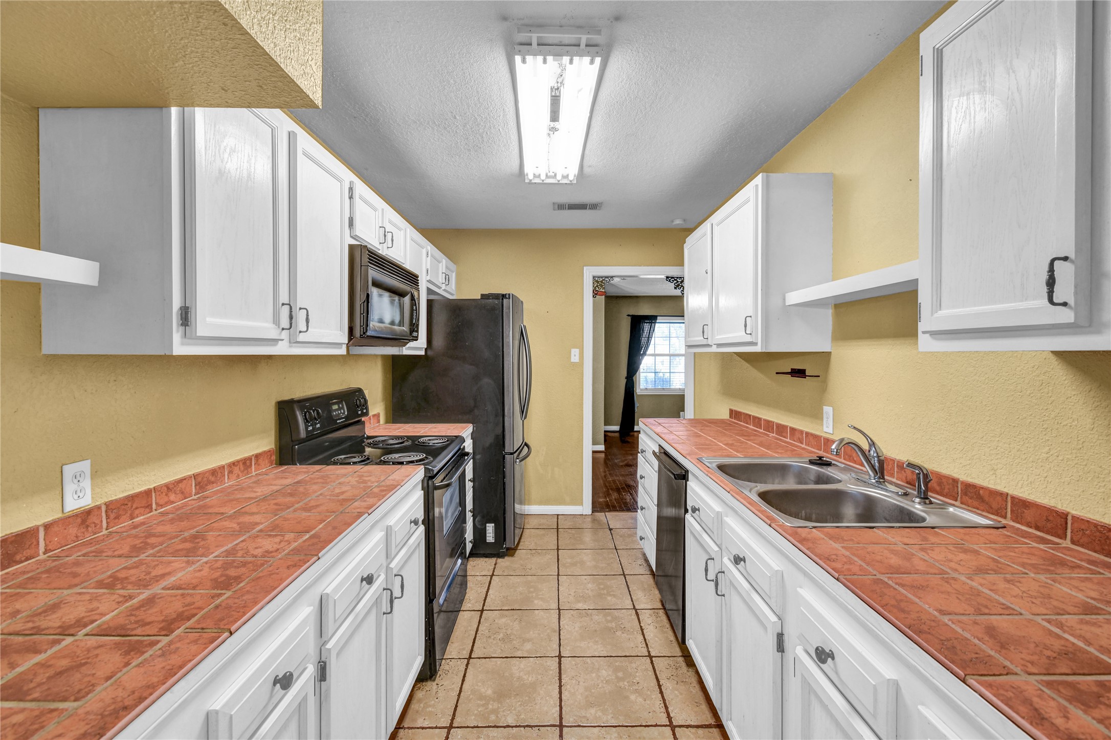 908 Robinhood Lane Property Photo 18