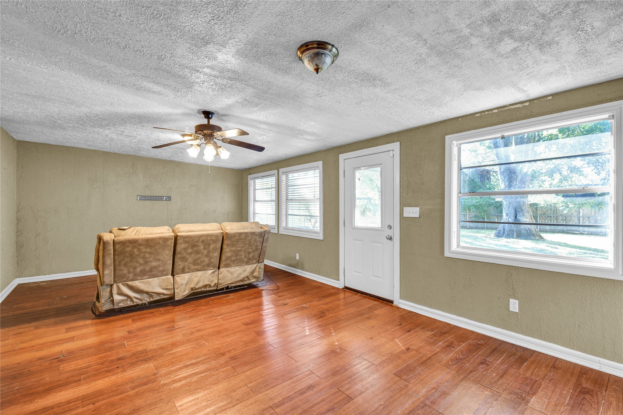 908 Robinhood Lane Property Photo 19