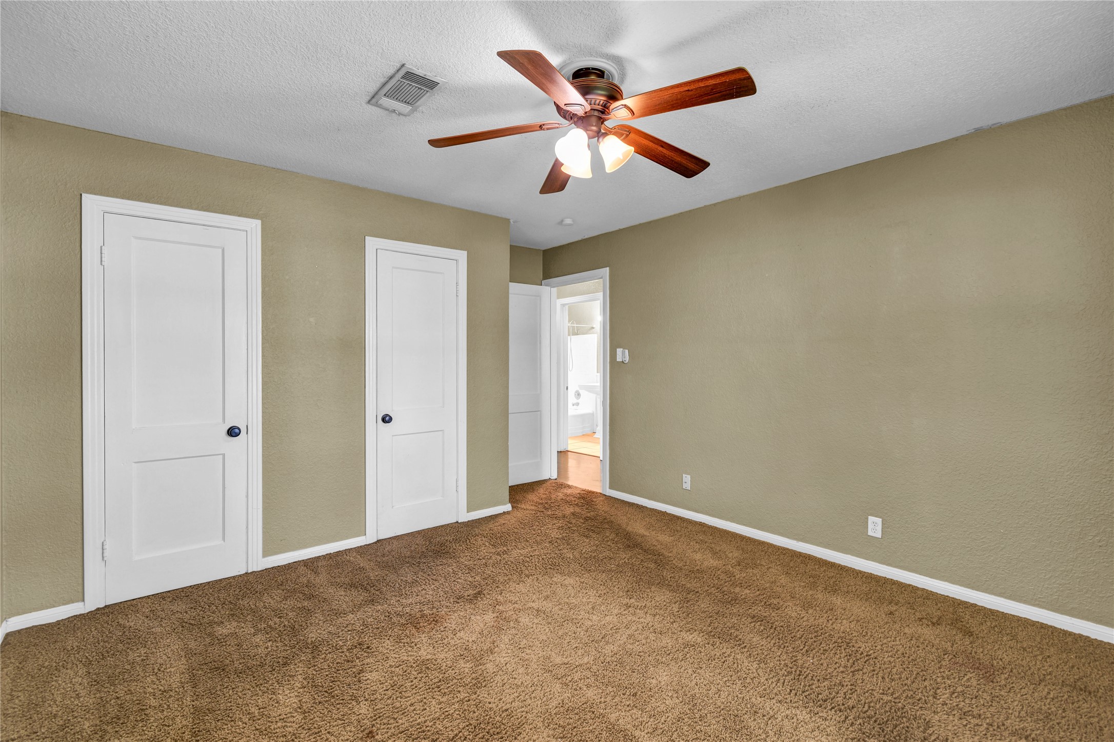 908 Robinhood Lane Property Photo 24