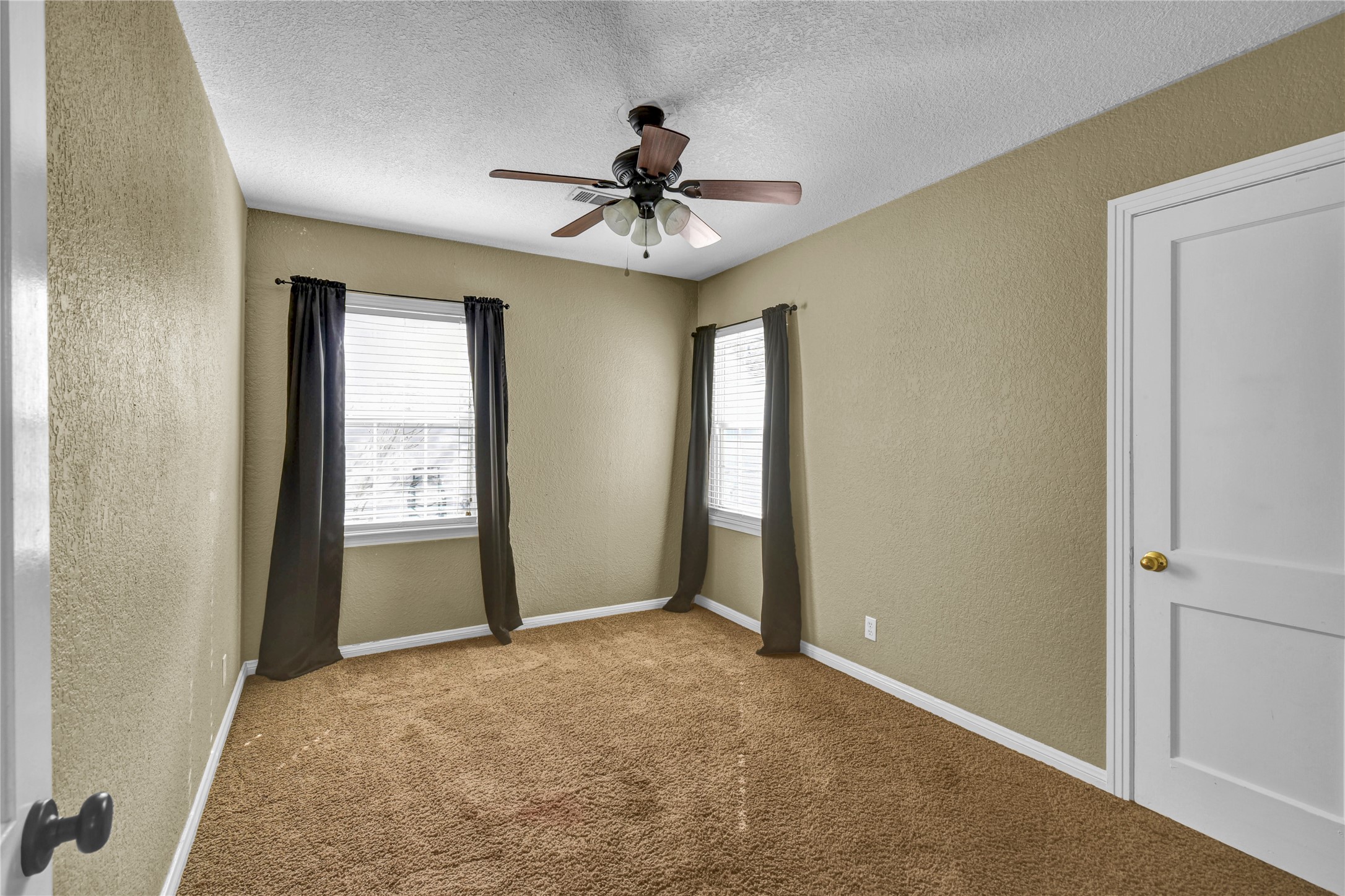 908 Robinhood Lane Property Photo 25