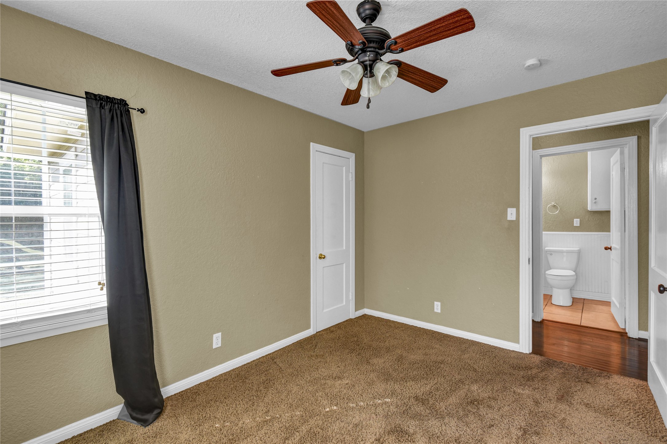908 Robinhood Lane Property Photo 26