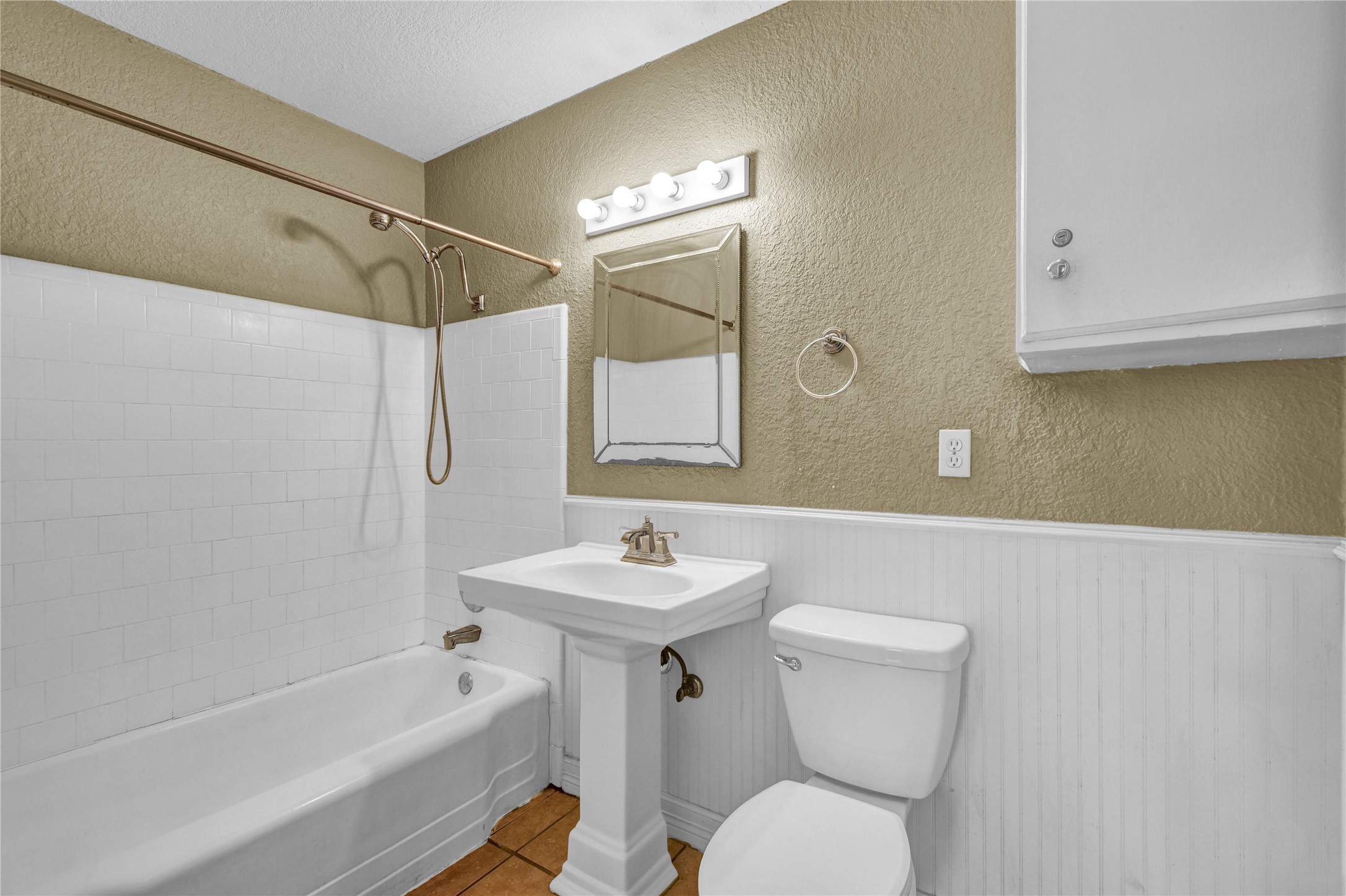 908 Robinhood Lane Property Photo 27