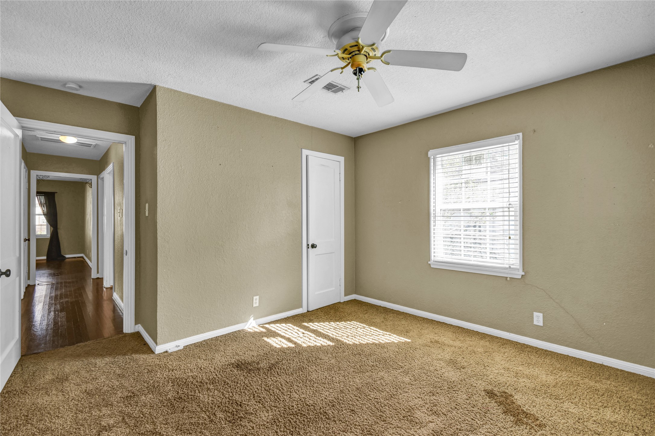 908 Robinhood Lane Property Photo 29