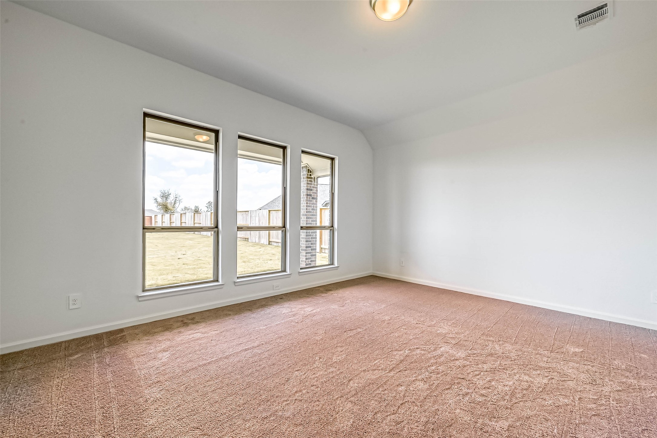 4942 Hitchings Court Property Photo 16