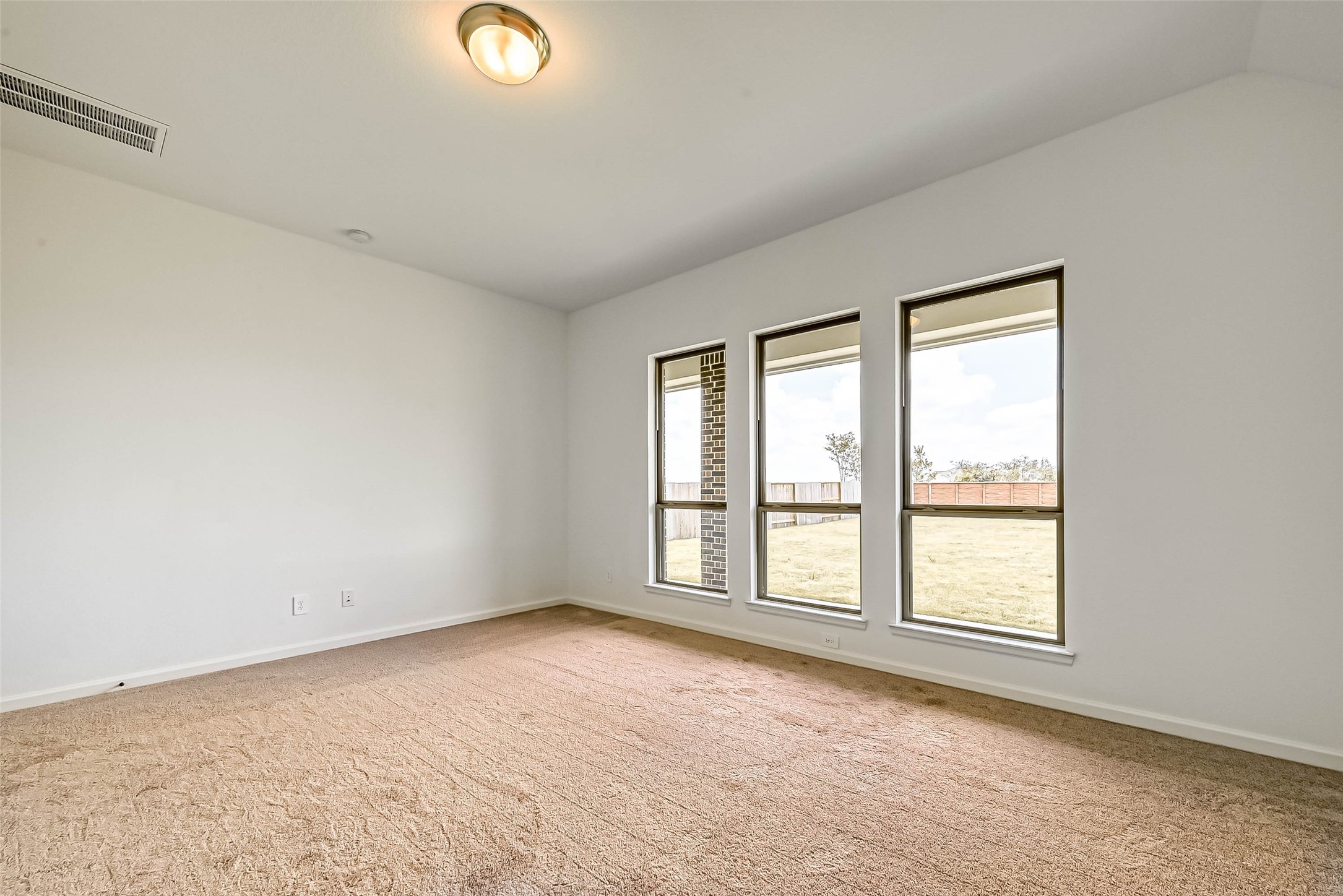 4942 Hitchings Court Property Photo 17