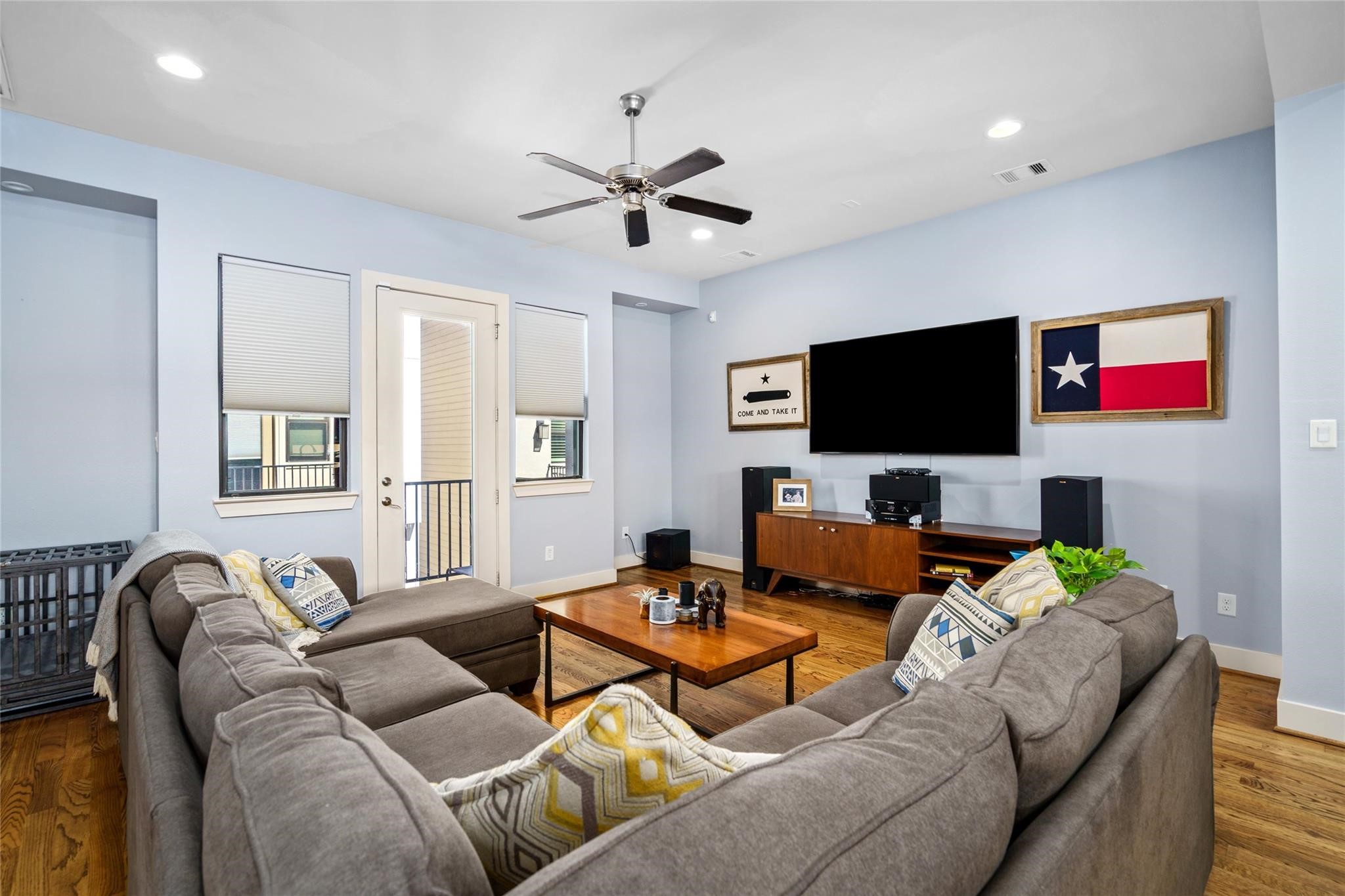 1720 Live Oak Street Property Photo 6
