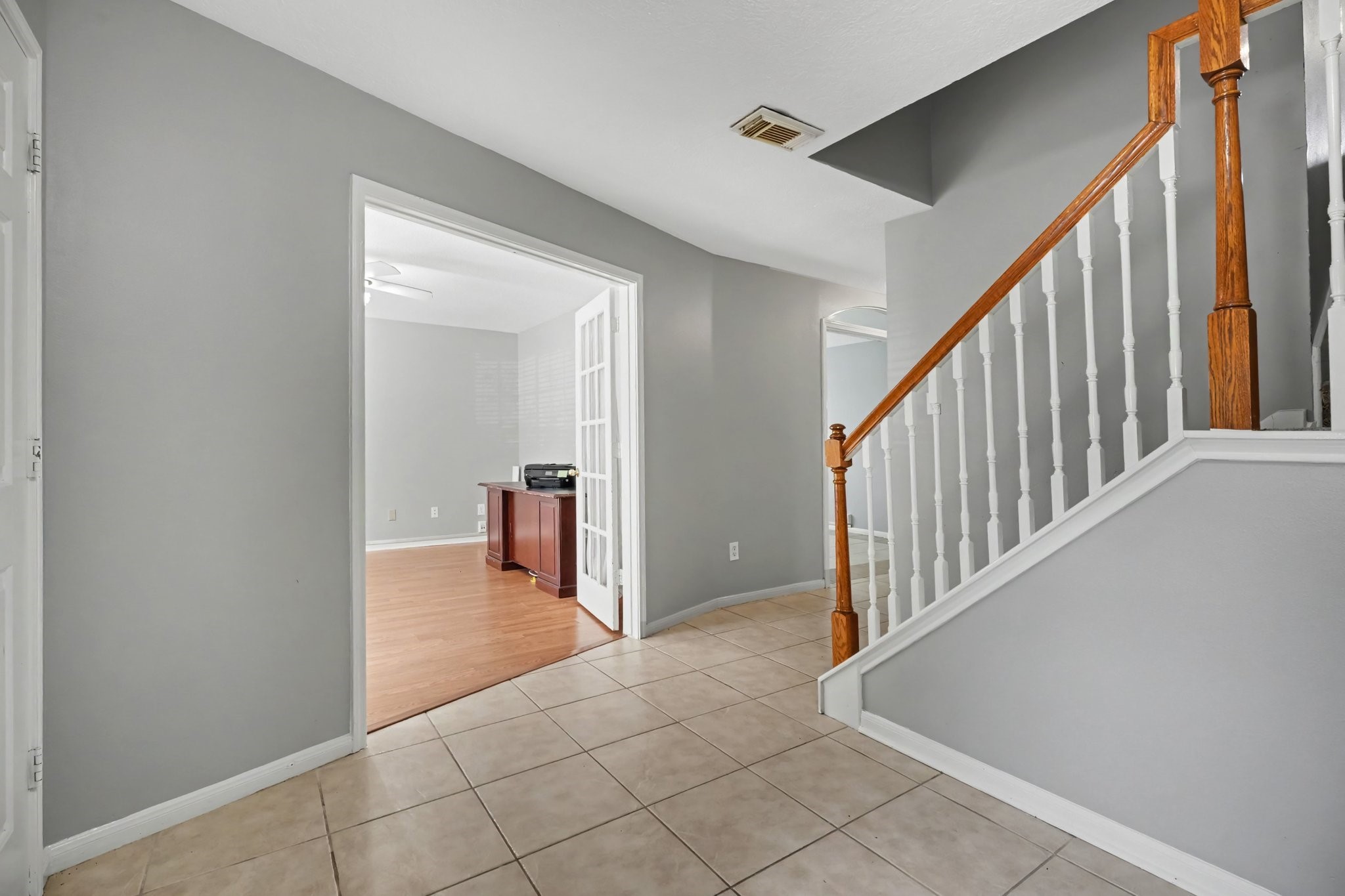 526 Oak Briar Drive Property Photo 3