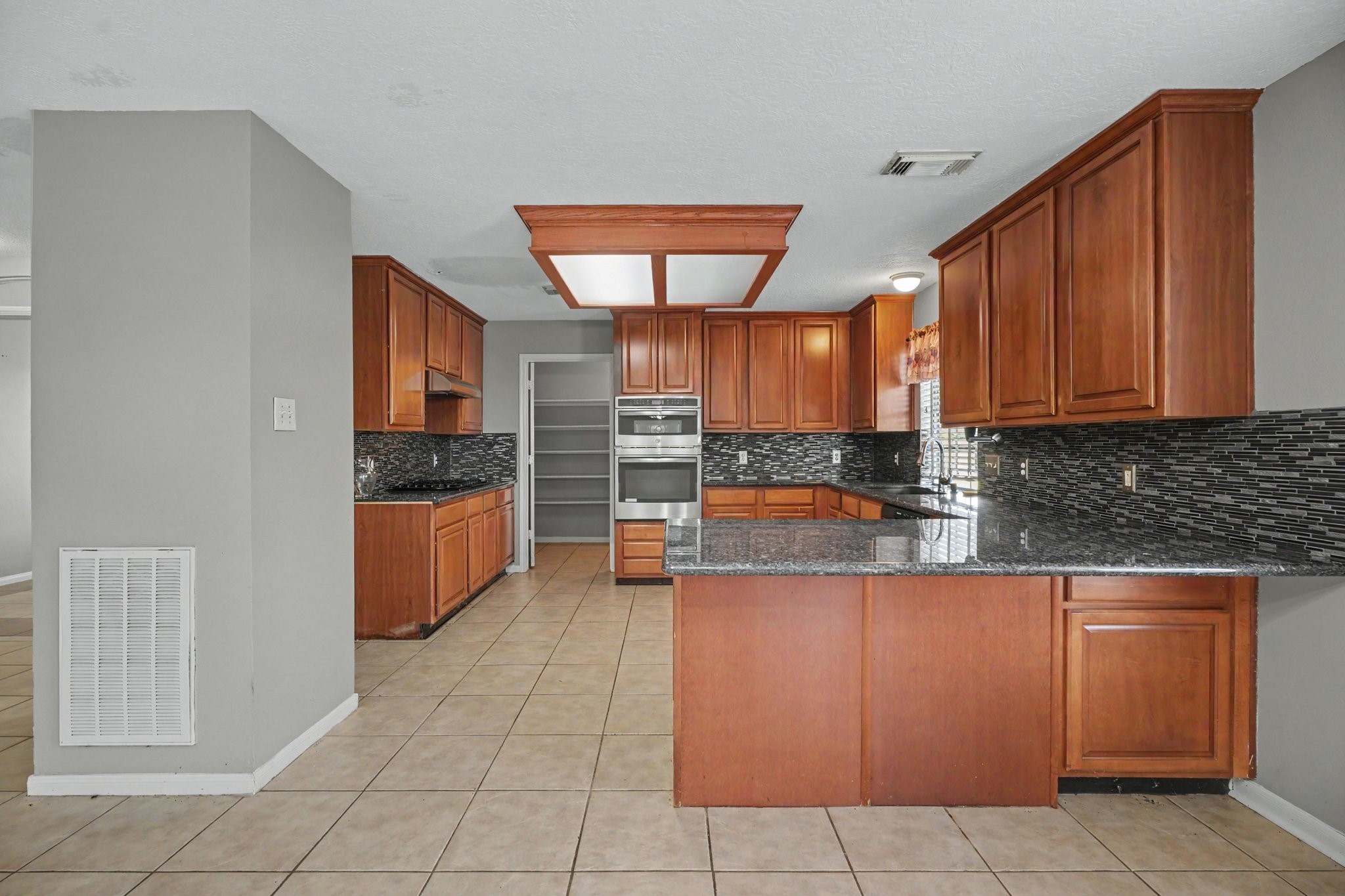 526 Oak Briar Drive Property Photo 5