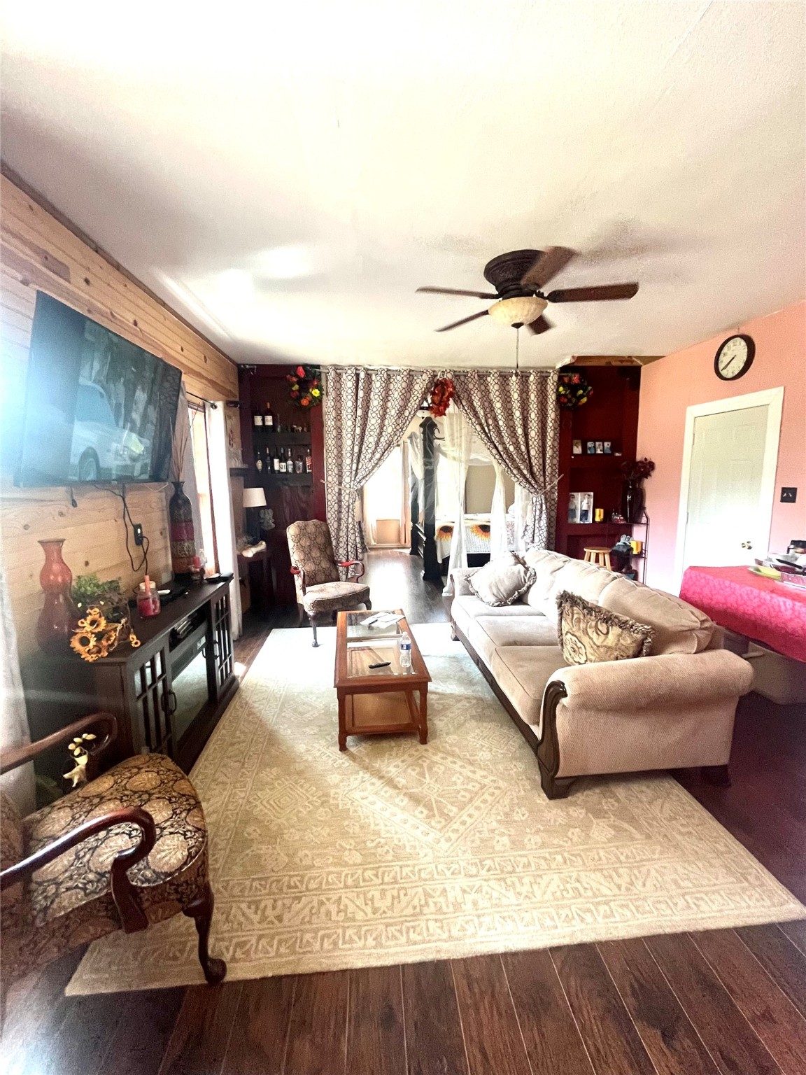 1135 County Road 3479a Property Photo 9