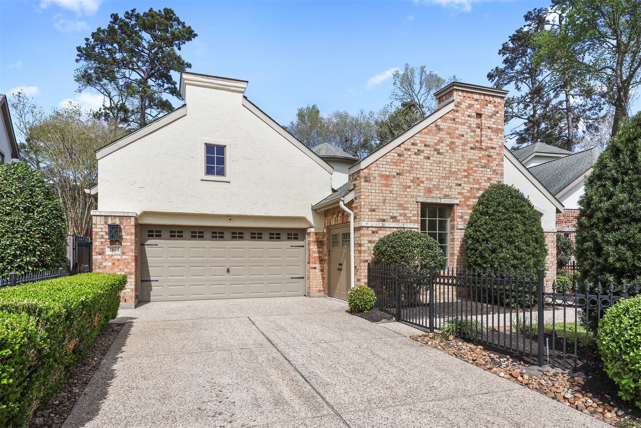 2803 N Cotswold Manor Dr Drive Property Photo