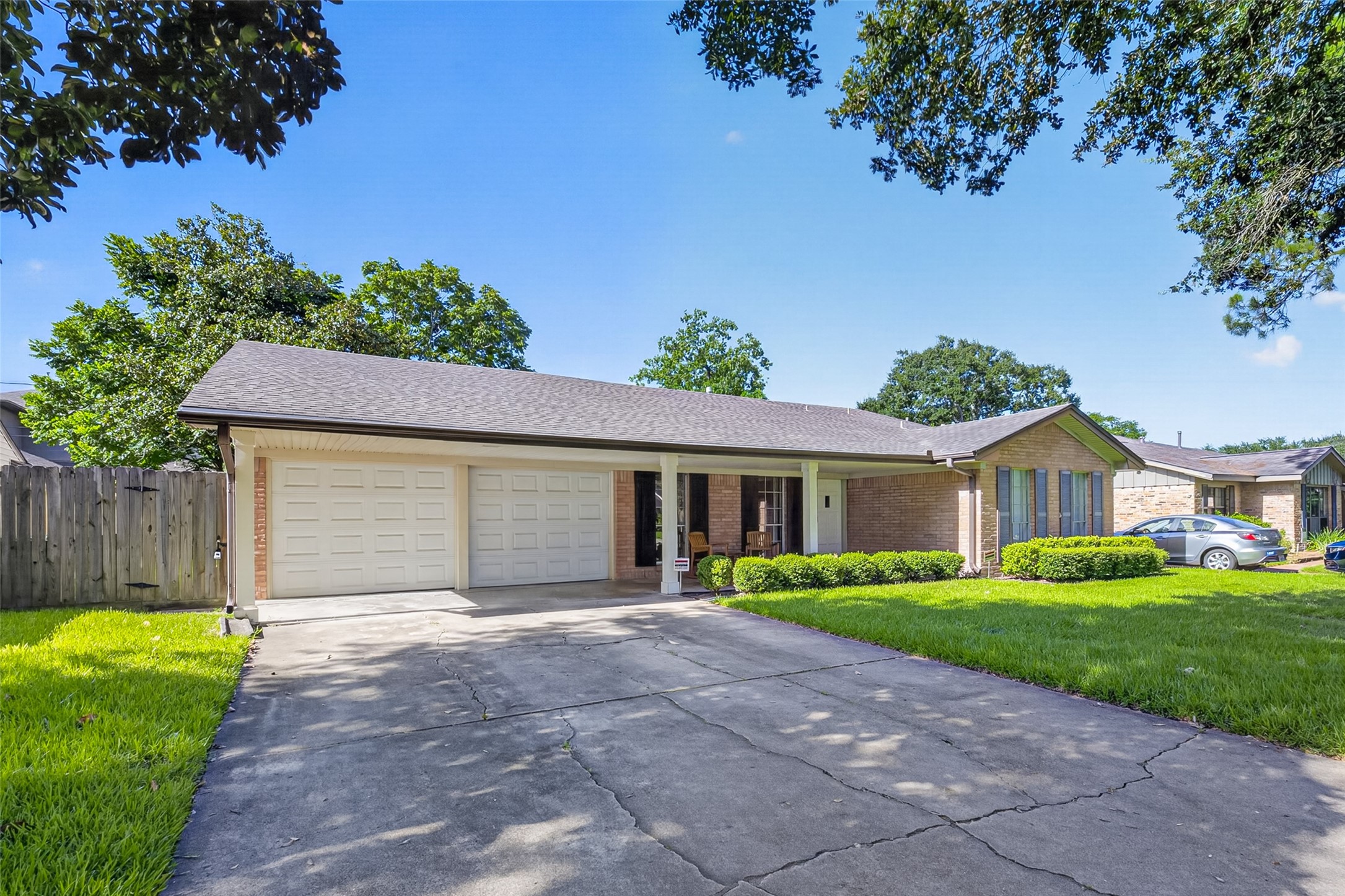 5310 Indigo Street Property Photo 3