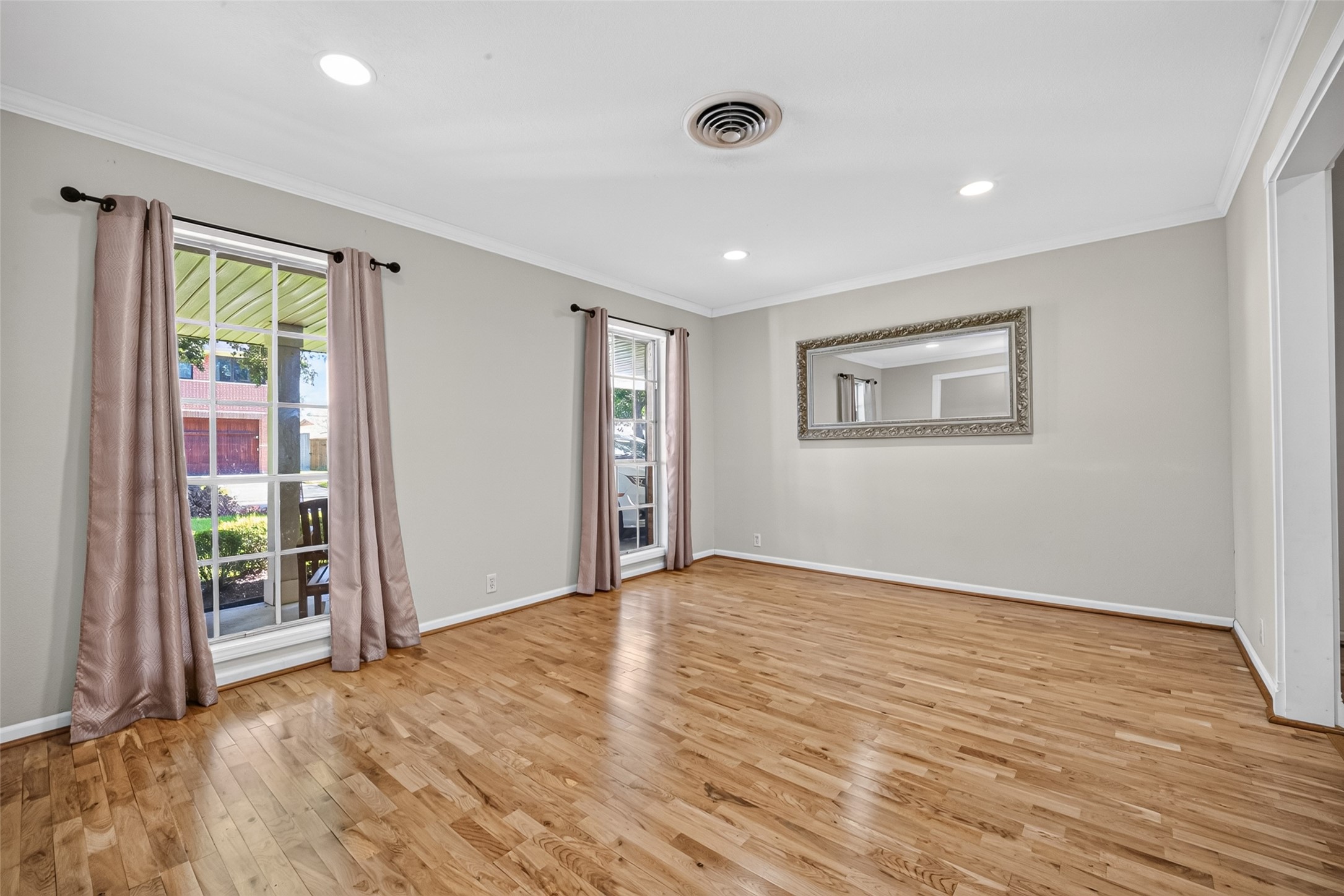 5310 Indigo Street Property Photo 8