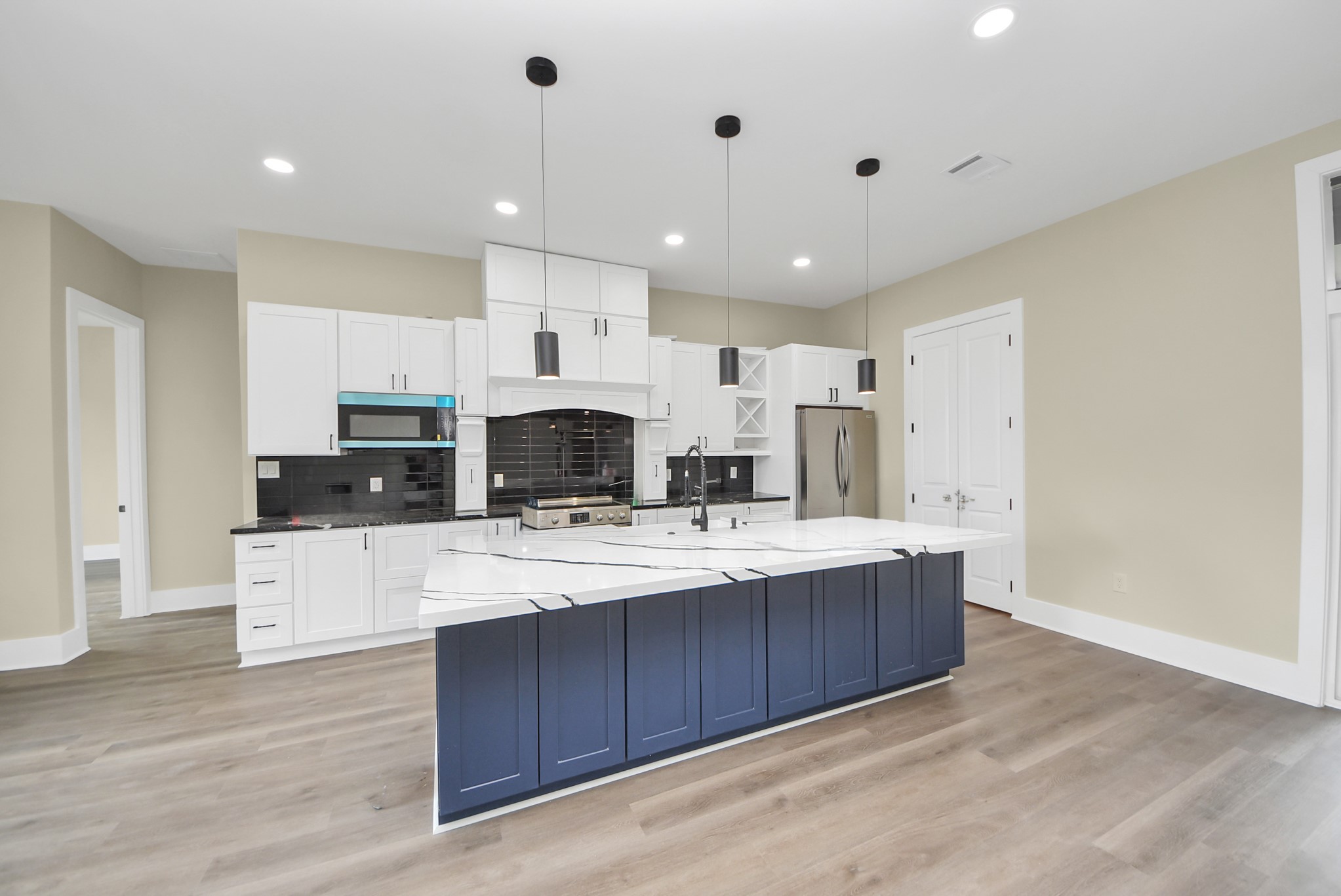 5806 Honey Grove Avenue Property Photo 1