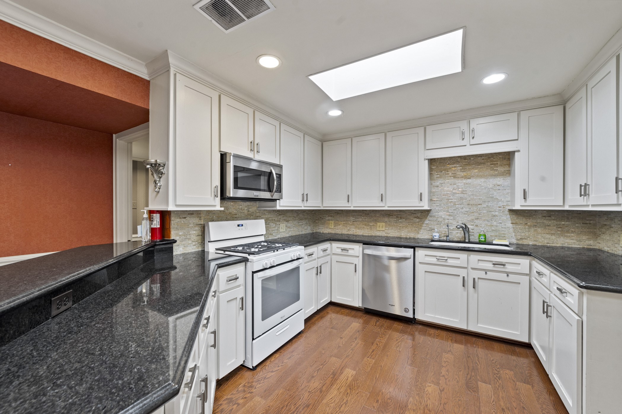 414 Main Street Property Photo 8