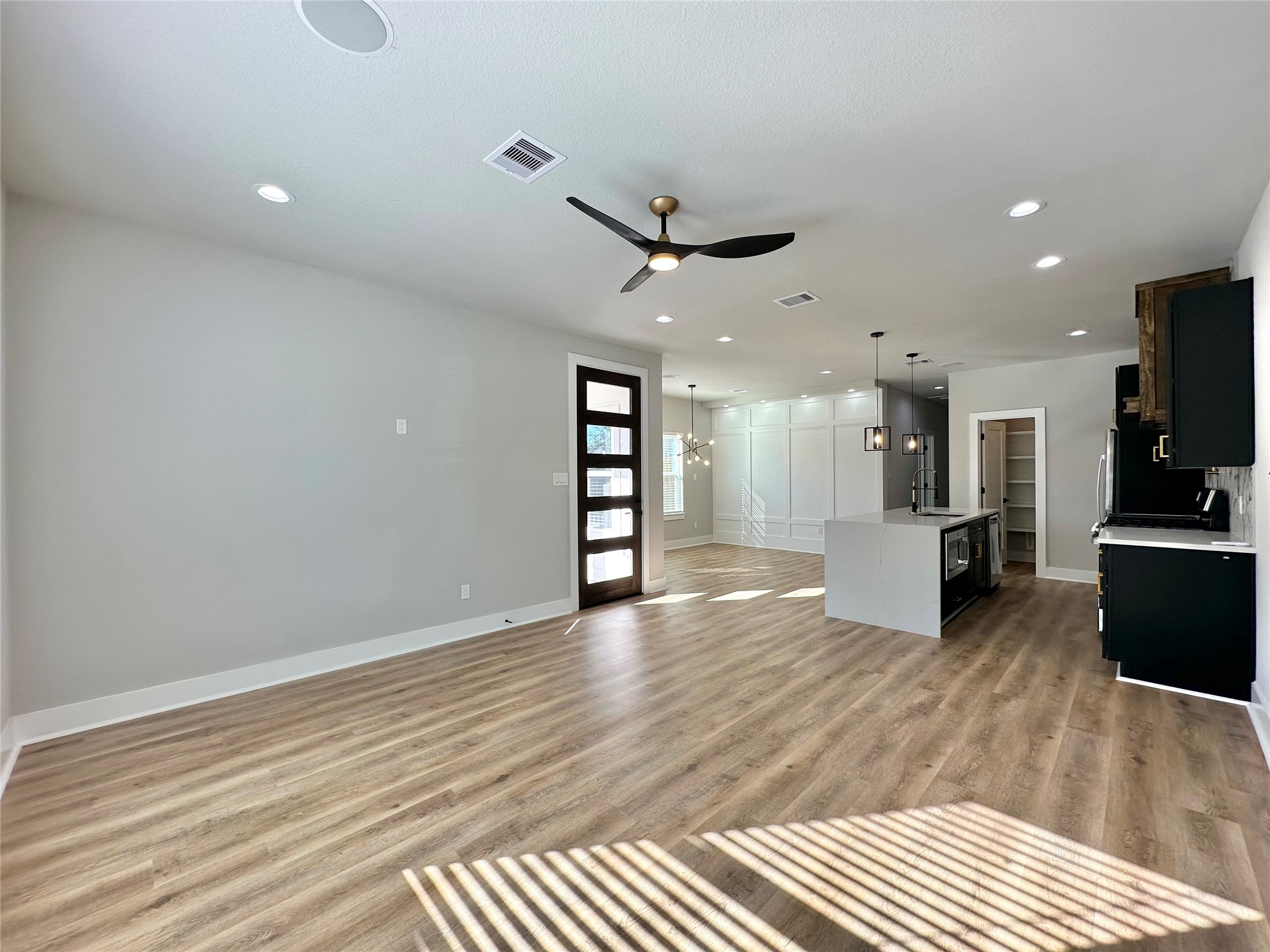2444 Carmel Street B Property Photo 5