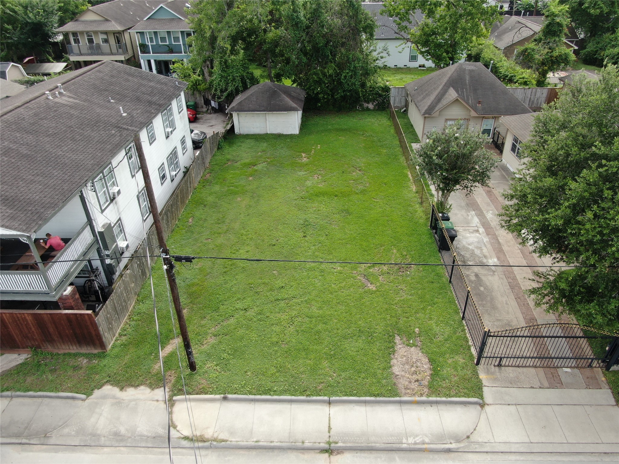 1611 Airline Drive Property Photo 1