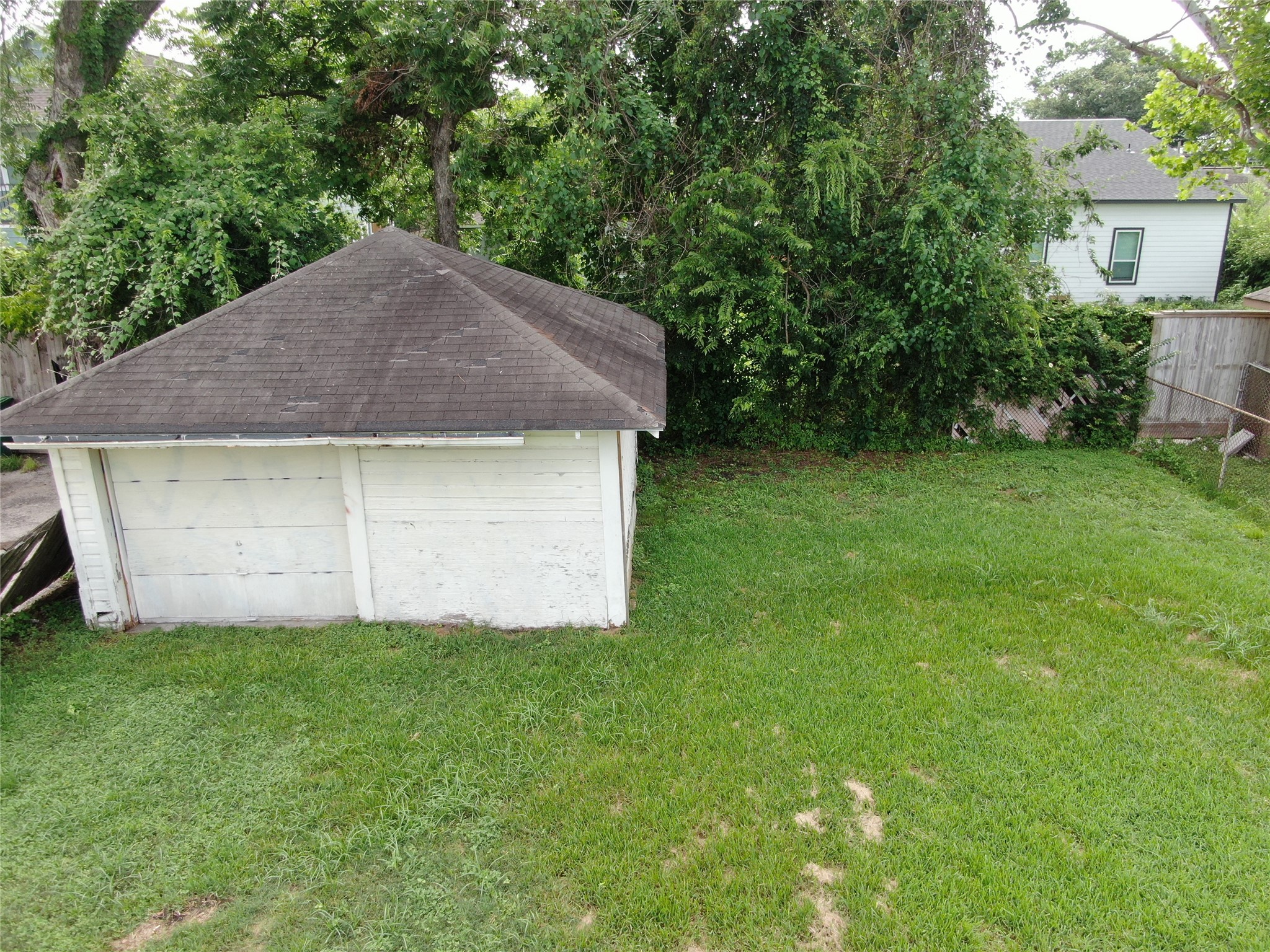 1611 Airline Drive Property Photo 4