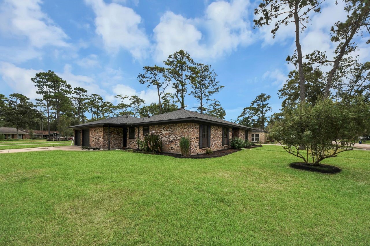 3013 Woodland Drive Property Photo 2