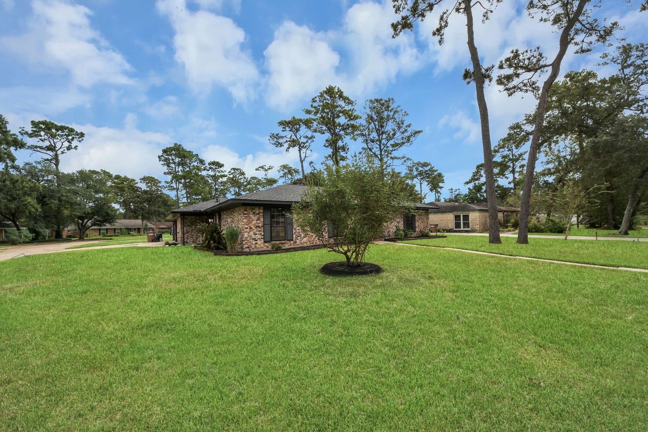 3013 Woodland Drive Property Photo 3