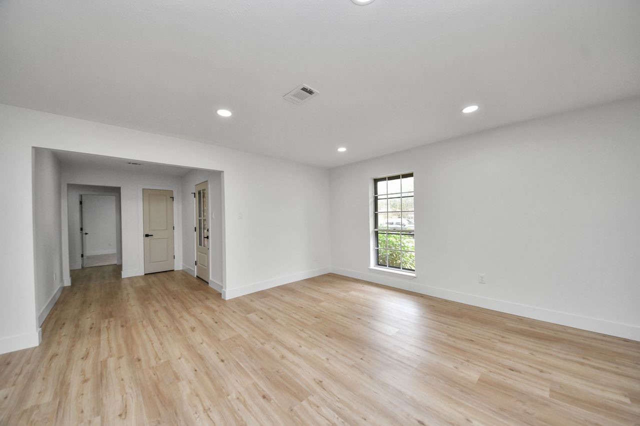3013 Woodland Drive Property Photo 6