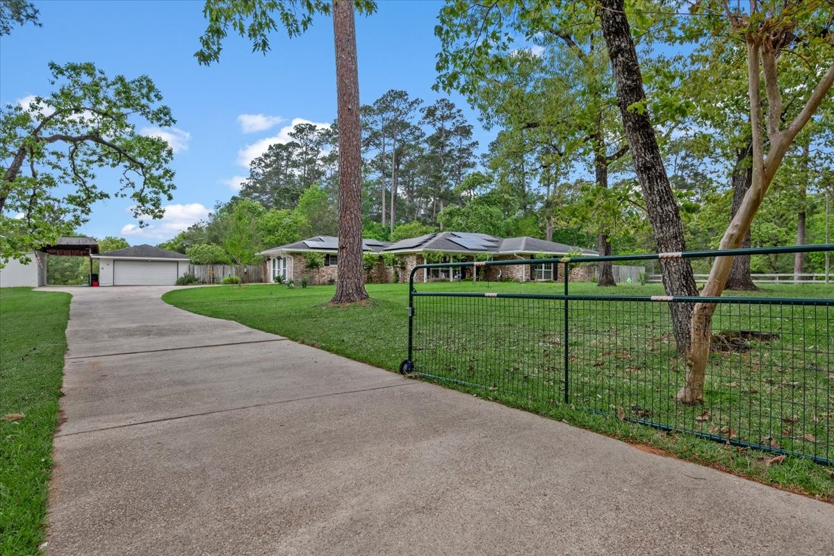 16701 Surrey Lane Property Photo 3