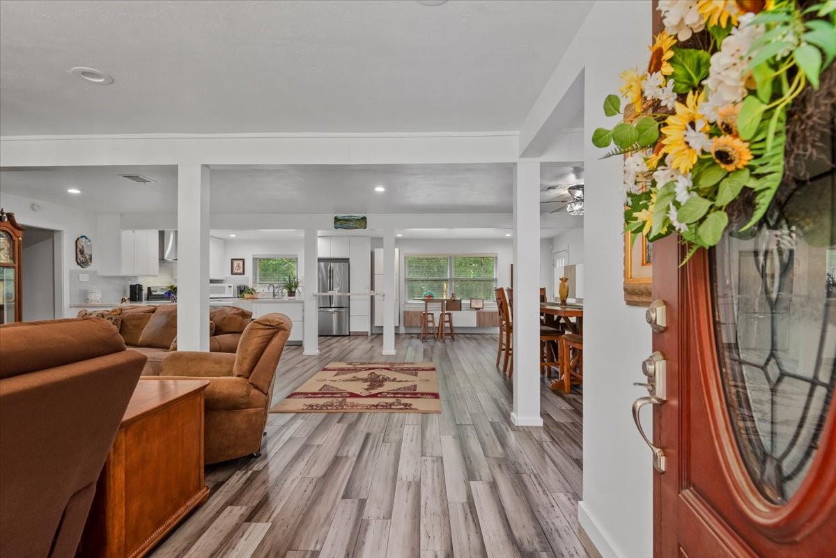 16701 Surrey Lane Property Photo 6