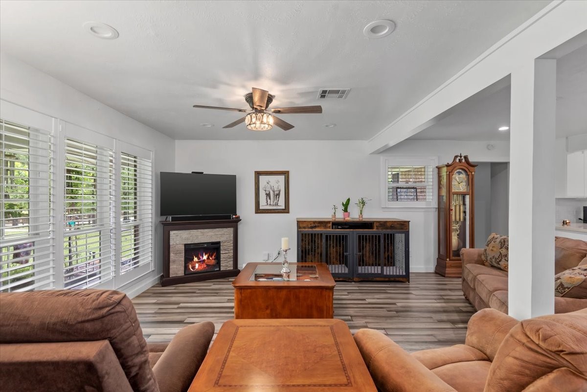 16701 Surrey Lane Property Photo 7