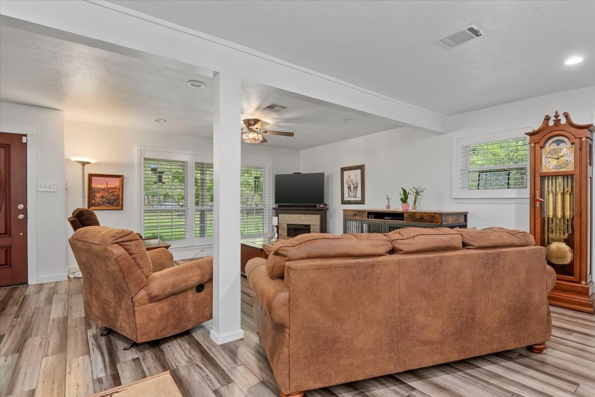 16701 Surrey Lane Property Photo 8