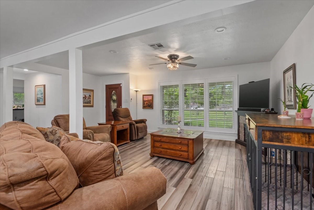 16701 Surrey Lane Property Photo 10