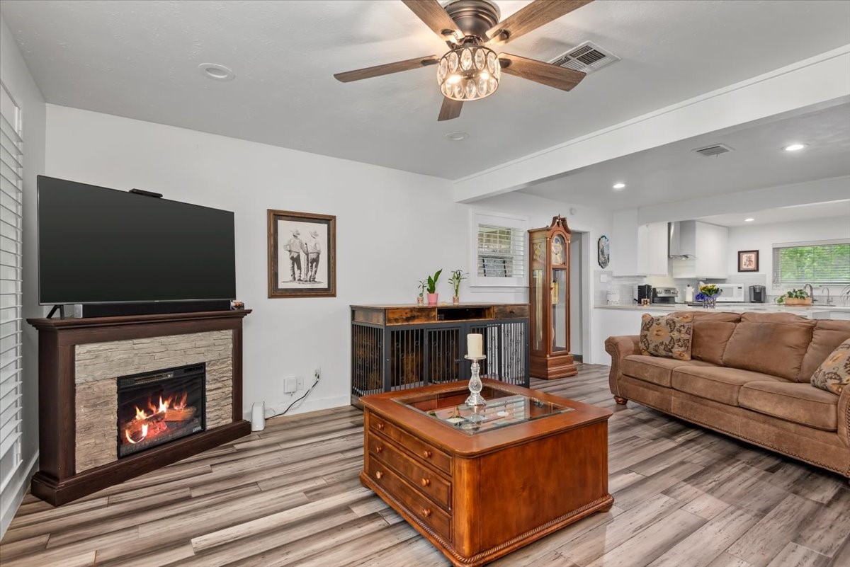 16701 Surrey Lane Property Photo 11