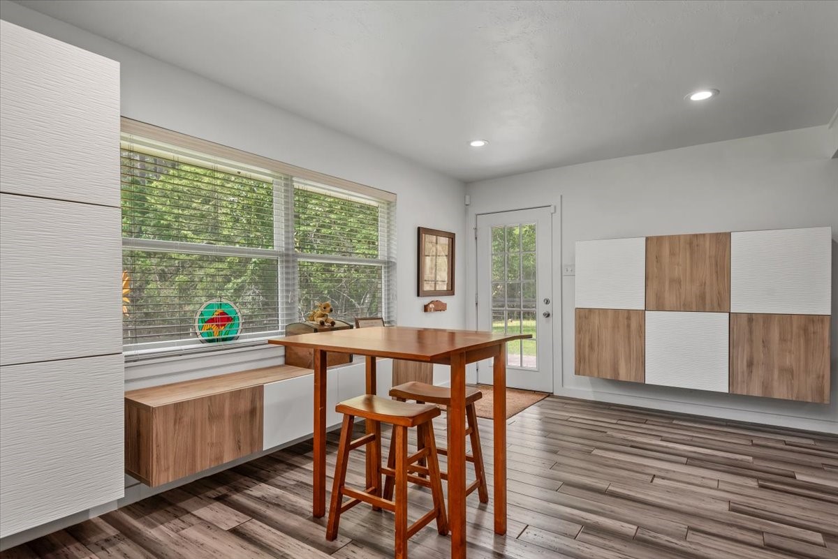 16701 Surrey Lane Property Photo 15