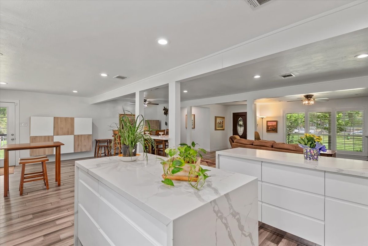16701 Surrey Lane Property Photo 16