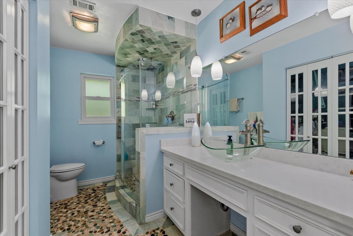16701 Surrey Lane Property Photo 25