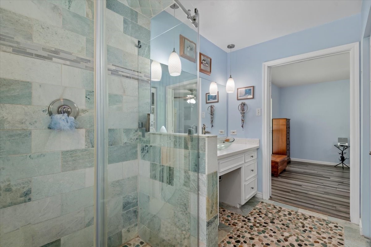 16701 Surrey Lane Property Photo 26